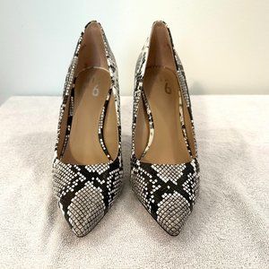 Mix No.6 Black/White Snake Print Pointed Toe Pumps, Size 8.5